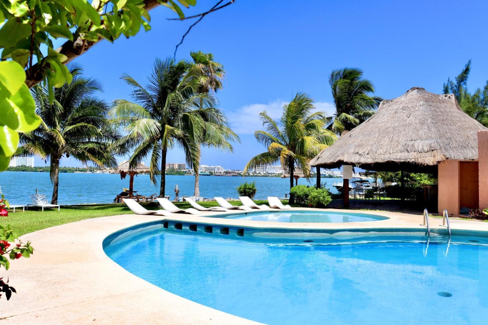 2br W/ Lagoon View & Pool In Zone Apartment Cancun
