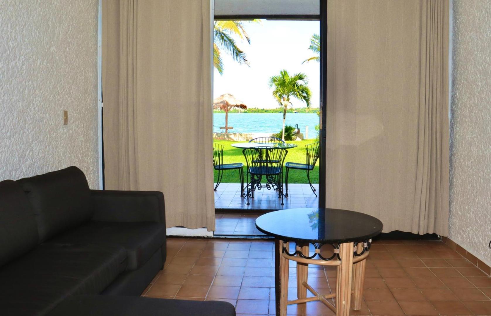 2br W/ Lagoon View & Pool In Zone Apartment *